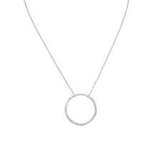 Cargar imagen en el visor de la galería, 16&quot; Textured Circle Necklace