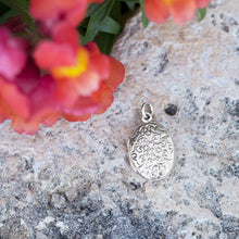 Load image into Gallery viewer, Oval Polished Floral Design Locket