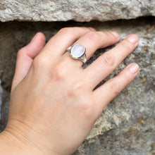 Cargar imagen en el visor de la galería, Rainbow Moonstone Ring