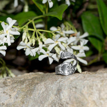 Cargar imagen en el visor de la galería, High Polish Spoon Ring