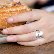 Cargar imagen en el visor de la galería, High Polish Spoon Ring