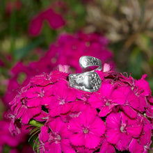 Cargar imagen en el visor de la galería, High Polish Spoon Ring