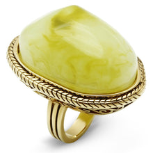 Cargar imagen en el visor de la galería, VL005 - IP Gold(Ion Plating) Brass Ring with Synthetic Synthetic Stone in Apple Green color